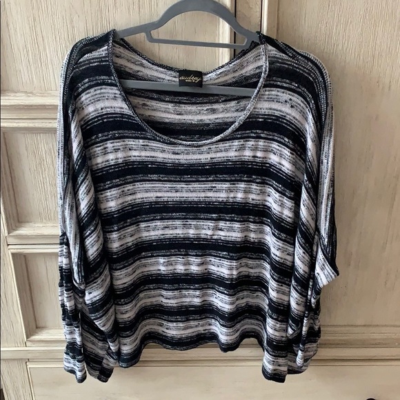 Lightweight oversized sweater/shirt - Picture 1 of 2